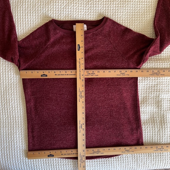 Six/Fifty Women's Sz. M Red Soft Fuzzy Sweatshirt w/Thumb Loops - Picture 3 of 6